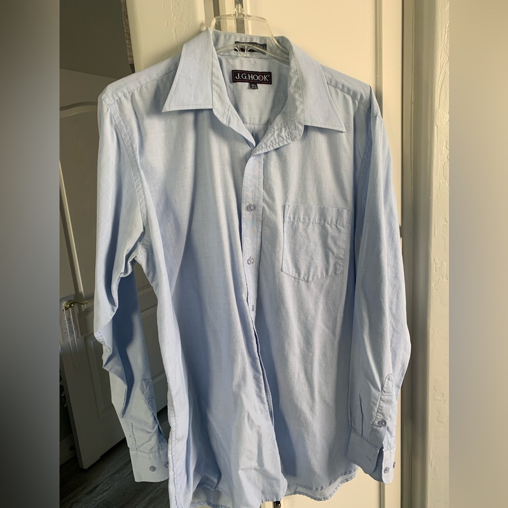 Mens long sleeved dress shirt
